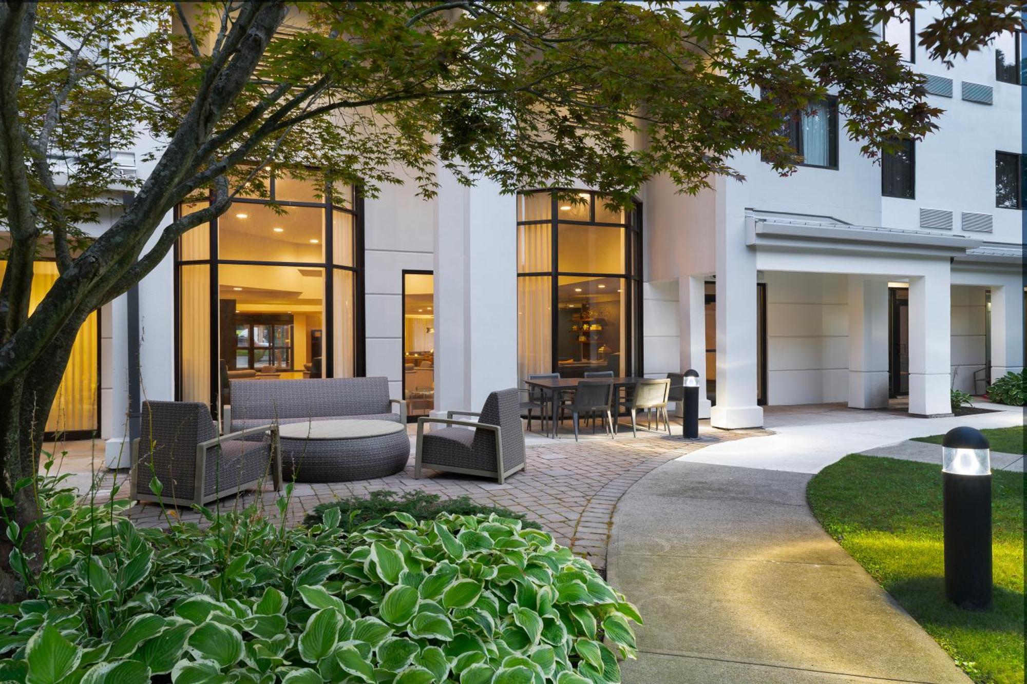 Courtyard By Marriott Danbury Hotel Exterior photo