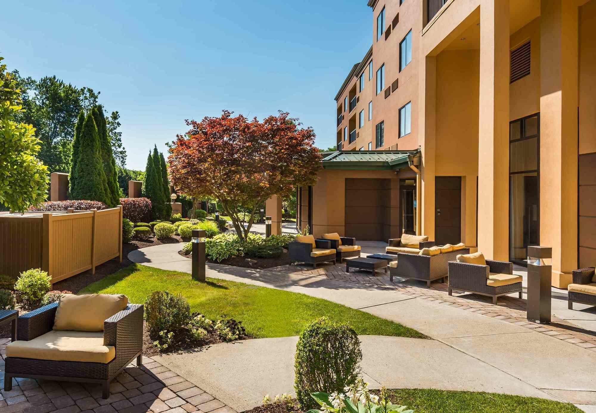 Courtyard By Marriott Danbury Hotel Exterior photo